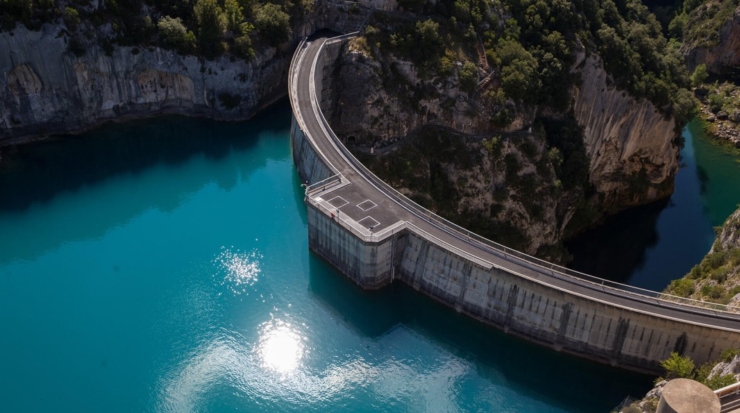 Vue aérienne des aménagements hydrauliques du GEH Durance-Verdon