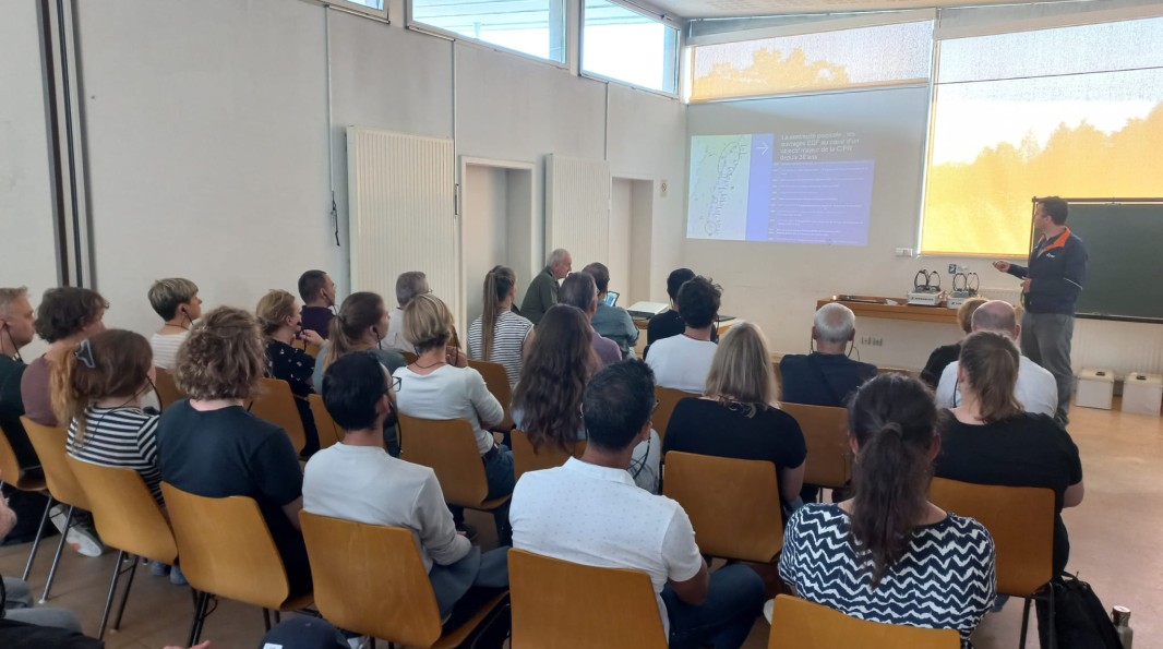 Présentation du projet en salle de réunion