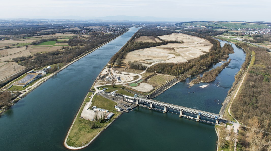 vue aérienne de l'île du Rhin à Kembs