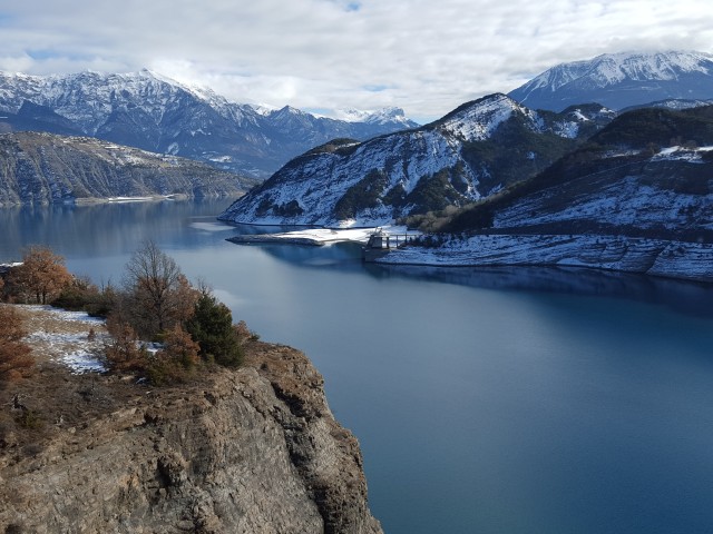 Lac de Serre-Ponçon en hiver