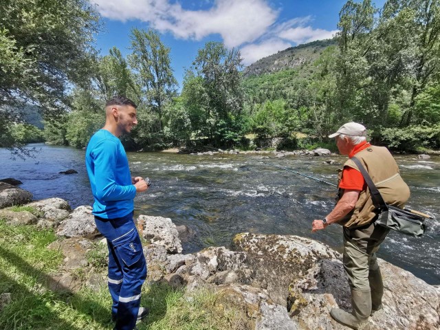 Hydroguide à la rencontre d’un pêcheur // campagne de prévention everbrand